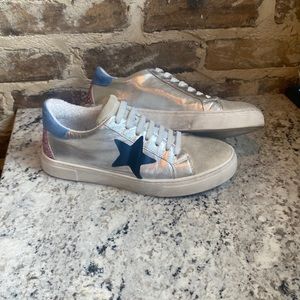 STEVEN by Steve Madden silver, black with pink and blue star sneakers.